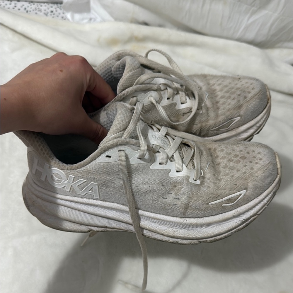 women’s white clifton 8 hokas